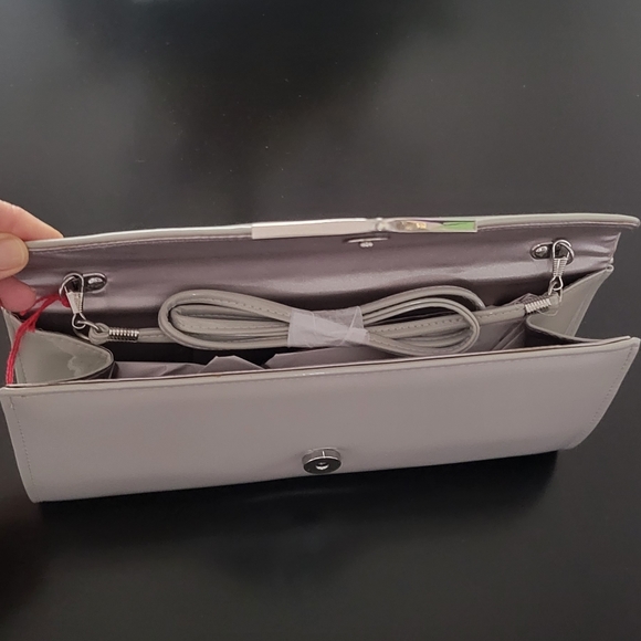 Patent leather envelope clutch with detachable shoulder strap. - Picture 2 of 3